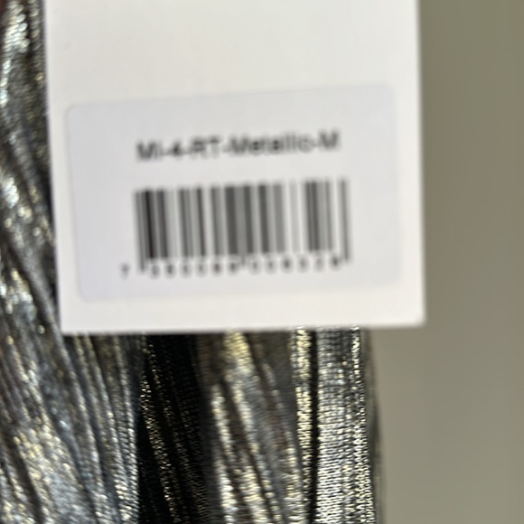 Women’s new metallic “holiday” tank top. - Picture 3 of 3